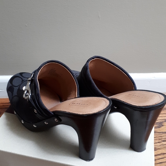 Coach Isadora - Picture 2 of 4